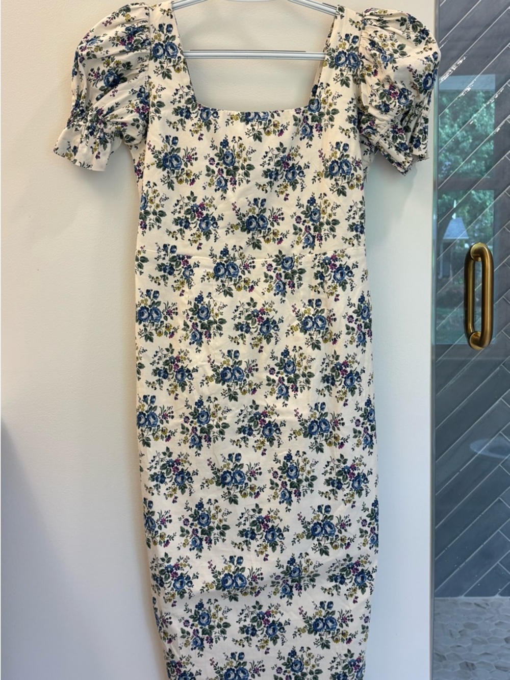 Hyacinth House Tuckernuck Floral Midi Dress in White and Blue *Read description* - Picture 2 of 3